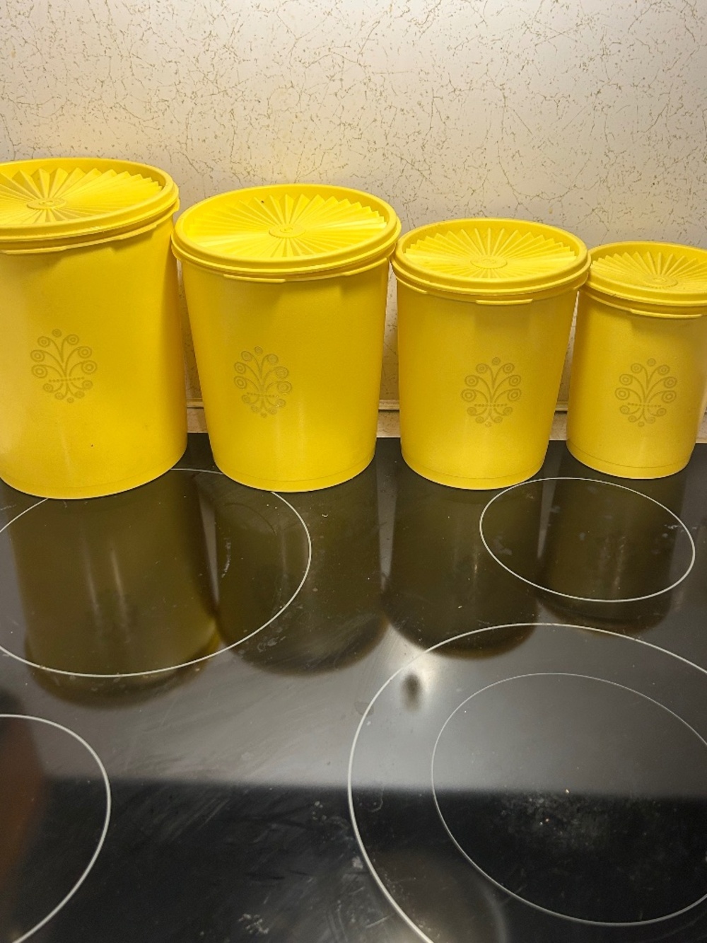 Vintage Tupperware Set 4 canisters
